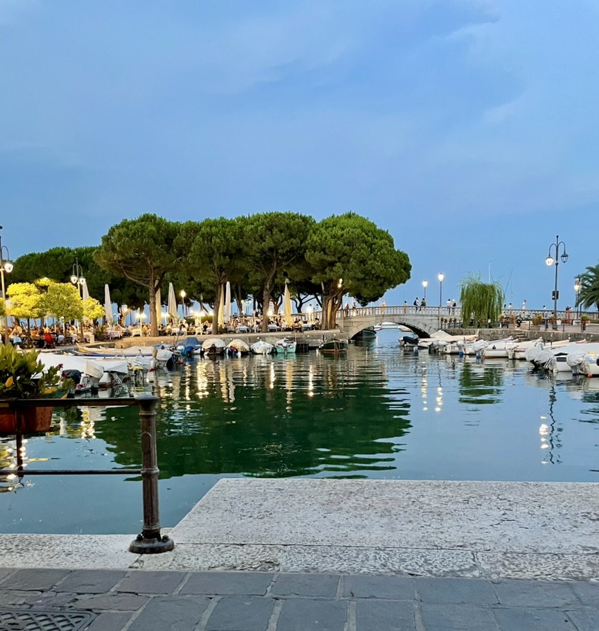 Desenzano del Garda havn ved kveldstid
